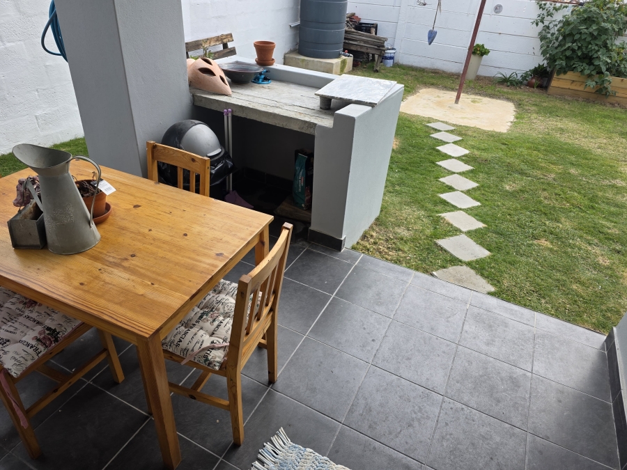 2 Bedroom Property for Sale in Kleinkrantz Western Cape